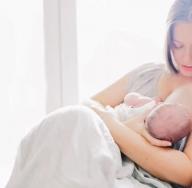 Как правильно прикладывать малыша к груди при грудном вскармливании Прикладывание ребенка к